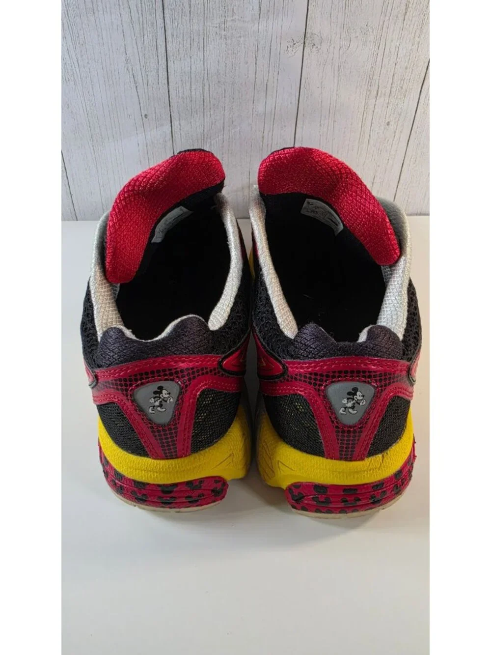 NEW BALANCE 860 V3 RUN DISNEY MICKEY MOUSE BLACK RED YELLOW RUNNING SHOES M 8.5